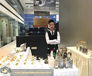 【佛山展翅調(diào)酒咖啡西點(diǎn)培訓(xùn)學(xué)?！?017年3月17日佛山慶豐路暢捷豹路虎4S店邀請韋杰花式調(diào)酒演出節(jié)目嘉賓！