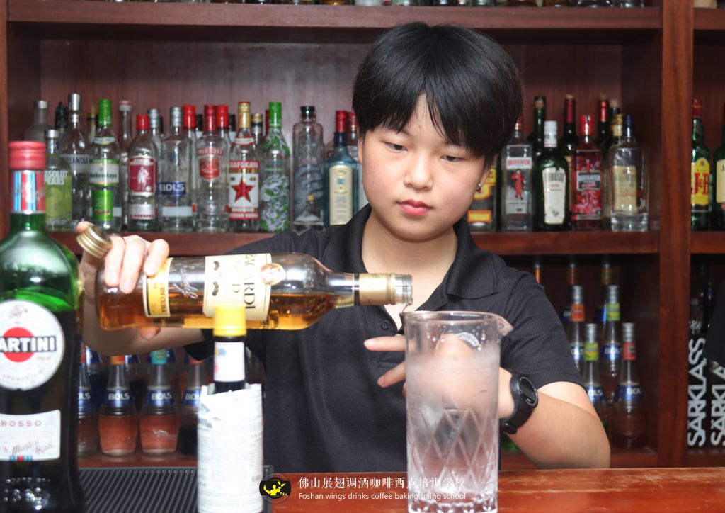 女生學調(diào)酒怎么樣？好嗎？